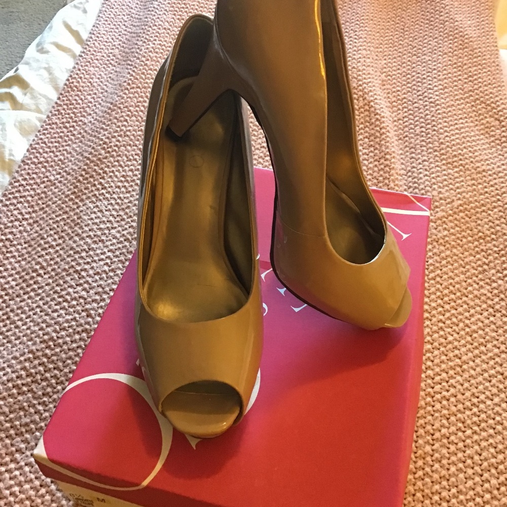 Nine & Co Taupe Peeptoe Platform Pump